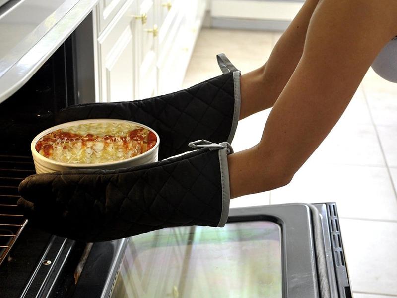 Keep your hands and wrists safe with the best oven mitts