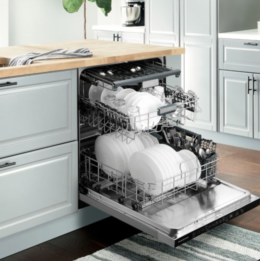 Discover the great features in the Insignia 24-inch Dishwasher with third rack